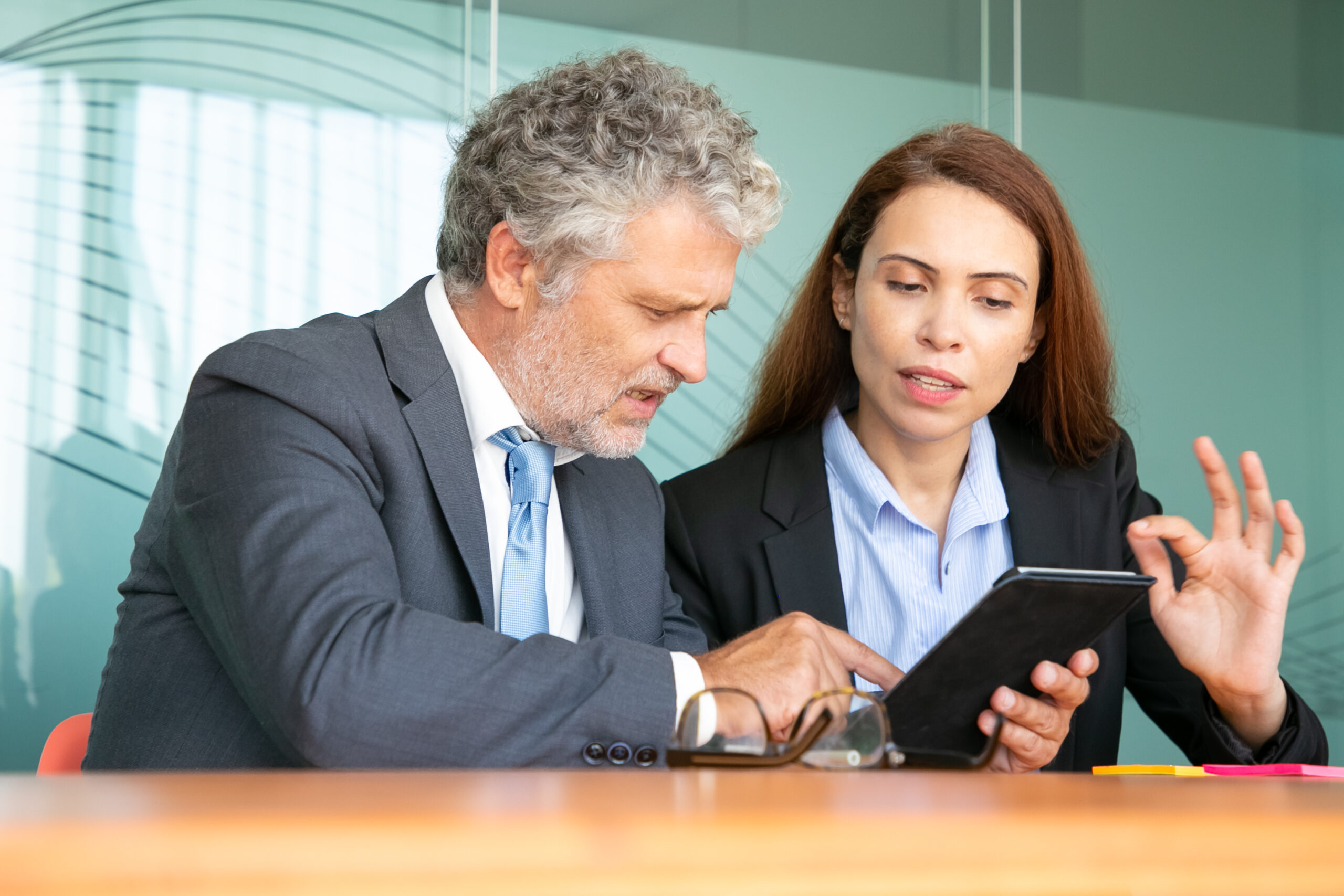 Advisor helping client to Understanding and Mitigating PPLI Policy Risks